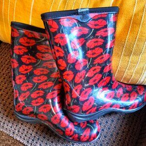 CUTE RAIN BOOTS